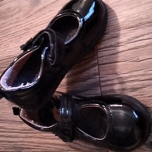 Carter's girl's sz 8 patent leather shoes